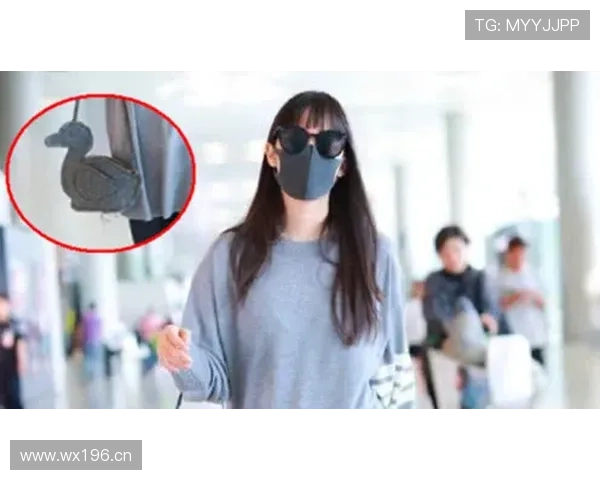 张雨霏机场只买杯咖啡，手上的包却在默默告诉我我得再加十年班