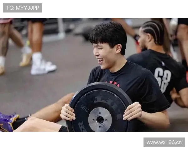 杨瀚森比赛里像冷面杀神，私下却迷上了烧烤摊？