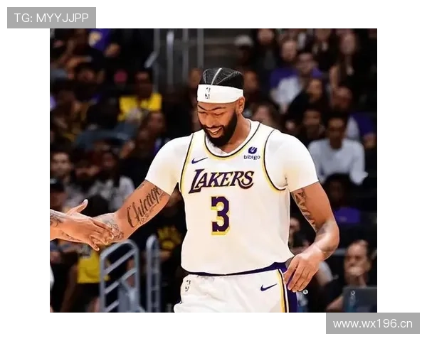 浓眉哥休赛期顿顿吃草，队友偷偷点炸鸡都被他瞪